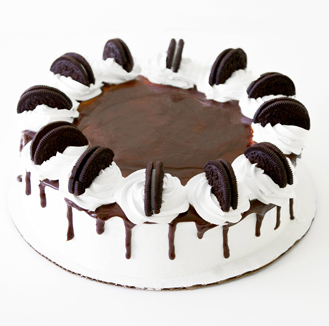 Customizable Frozen Yogurt Cakes From Menchie S - roblox cake roblox roblox cake cake creations poke cakes